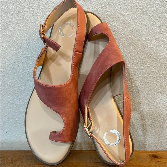 Shoes - Leather sandals women’s size 8 Flats/adjustable ankle strap Mauve Never worn
